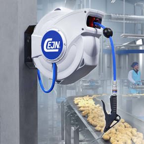 Představujeme SafetyReel FS – navijáky na hadice vhodné pro styk s potravinami